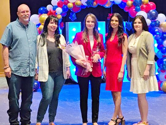 Dunn Honored with Lauren’s Legacy Leadership Award