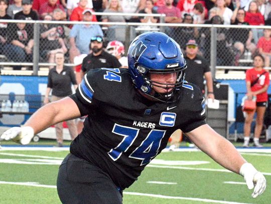 Elgin grabs second half momentum to upend Racers