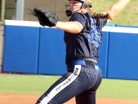 Newcastle-Elgin fast pitch softball game