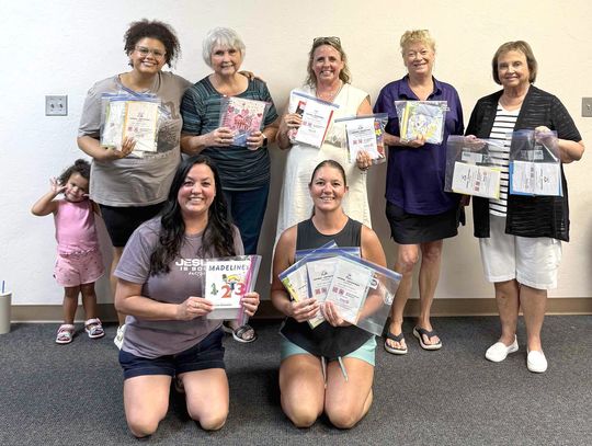 Newcastle Rotary takes part in ‘The Little Read Wagon’ program