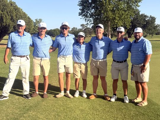 Racers golfing at State Tournament