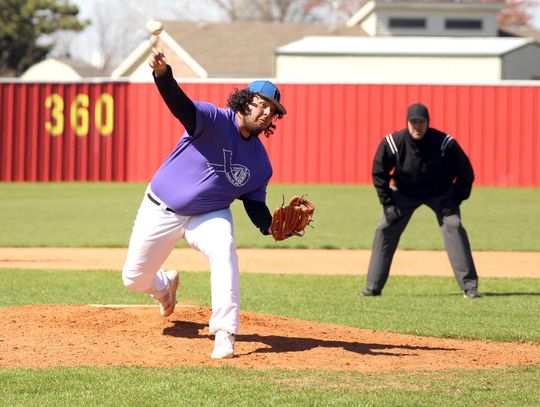 Racers hold off Harrah for win