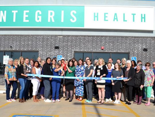 Ribbon cut welcoming INTEGRIS to Newcastle