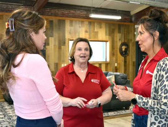 Ribbon cutting held at CarWorx Collision