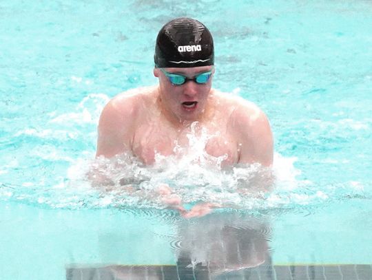 Senior Leader swims to 1st place finishes