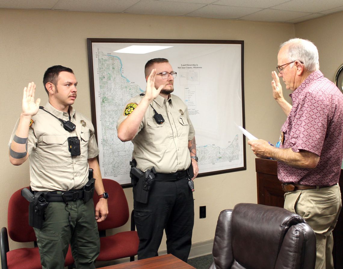 2 deputies sworn-in by Sheriff Offolter 2 deputies sworn-in by Sheriff Offolter