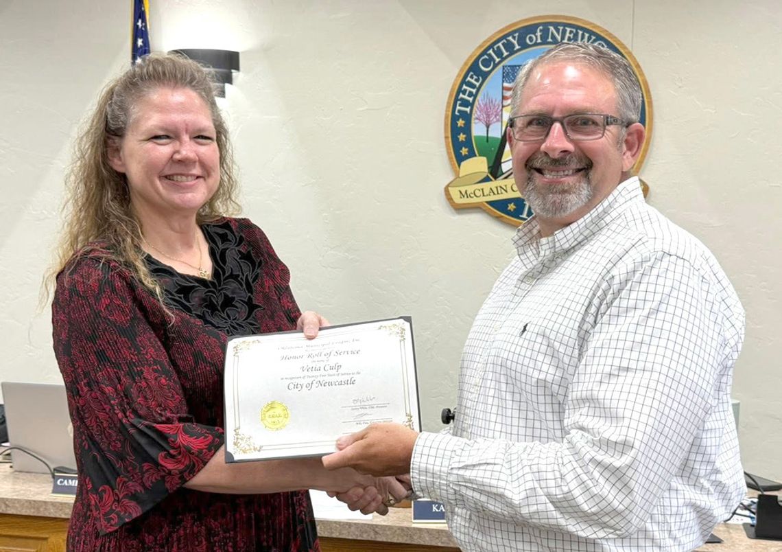 City welcomes investigator, recognizes employees for more than 25 years service City welcomes investigator, recognizes employees for more than 25 years service