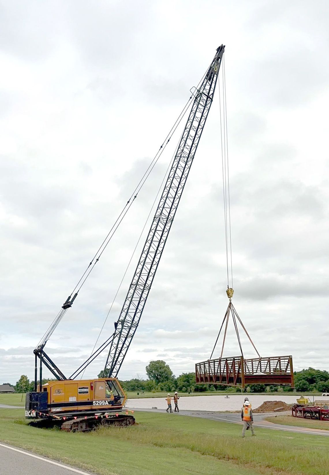 Pedestrian bridge placed at Veterans Park