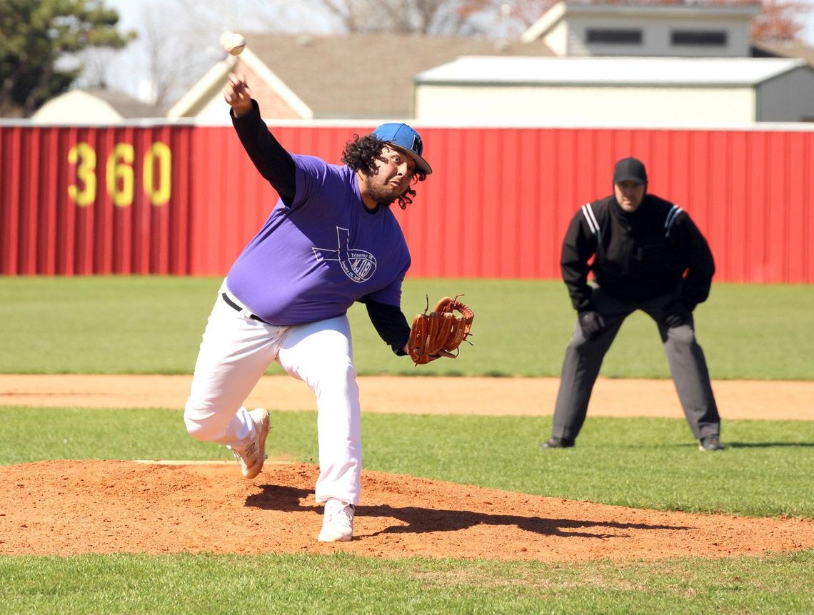 Racers hold off Harrah for win