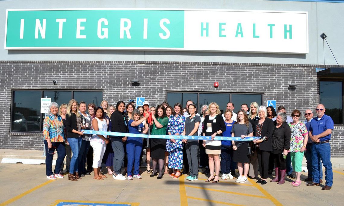 Ribbon cut welcoming INTEGRIS to Newcastle