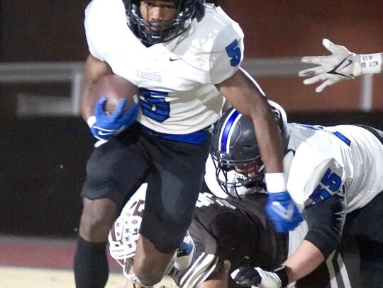 T.J. Bradford spies the open field as a Racer lineman takes down a potential tackler. • photo by Jennifer Lewis